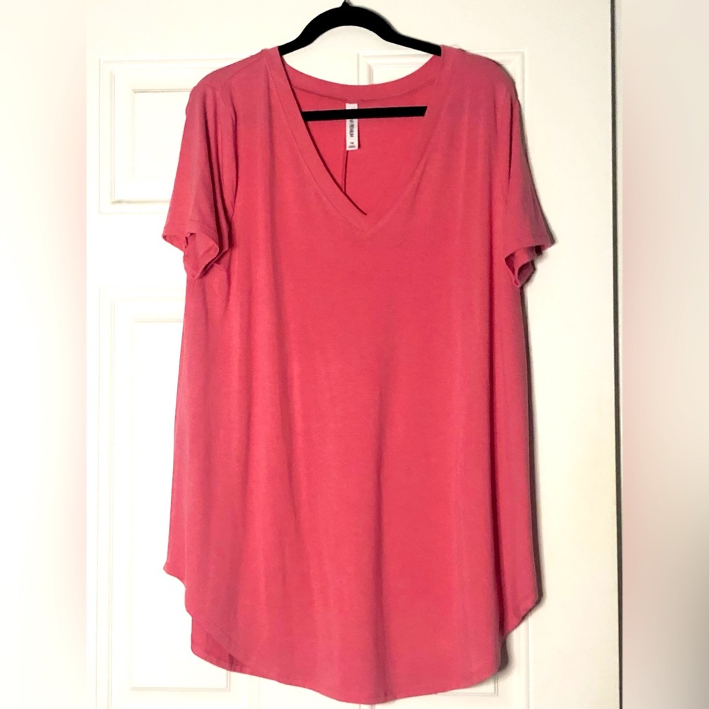 Women’s Zenana premium brand bootie short sleeved vneck top XL